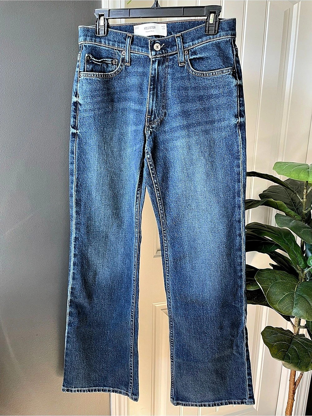 Hollister Men's Relaxed Bootcut Jeans Dark Wash Size 29x32 Like New